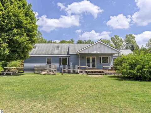 1200 S Pioneer Road, Beulah, MI 49617