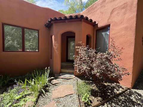 316 Burch St, Taos, NM 87571