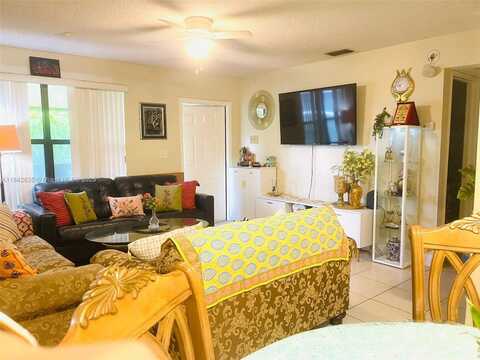10023 Winding Lake Rd, Sunrise, FL 33351