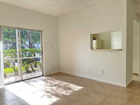 601 Cypress Lake Blvd, Deerfield Beach, FL 33064