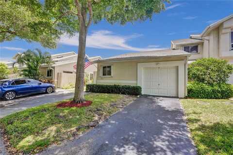 2083 E Discovery Cir E, Deerfield Beach, FL 33442