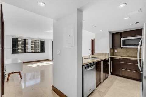 540 Brickell Key Dr, Miami, FL 33131