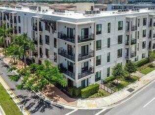 8265 NW 41st St, Doral, FL 33166