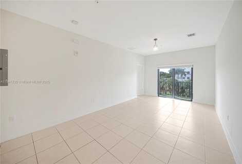 8265 NW 41st St, Doral, FL 33166