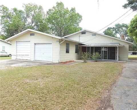 5714 19th St, Zephyrhills, FL 33542