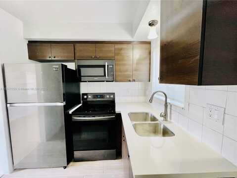 36 NW 52nd St, Miami, FL 33127