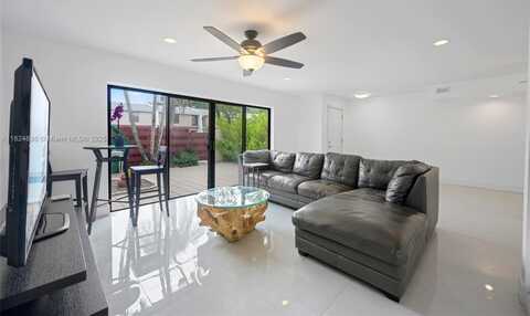 3896 Meadow Ln, Hollywood, FL 33021