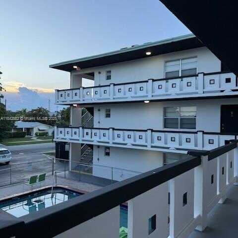 1715 N 16th Ave, Hollywood, FL 33020