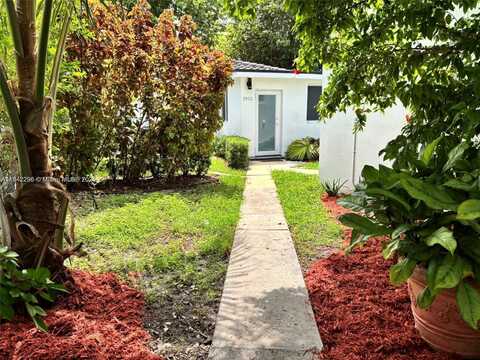 1933 SW 17th Ct, Miami, FL 33145