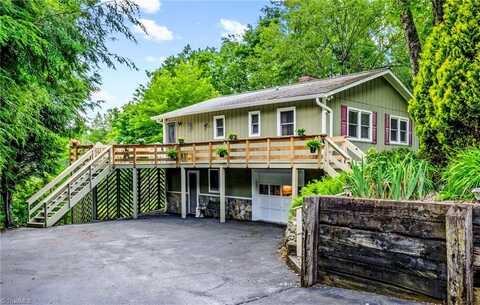 924 Balsam Drive, Newland, NC 28657