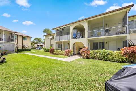 5839 La Pinata Blvd, Green Acres, FL 33463