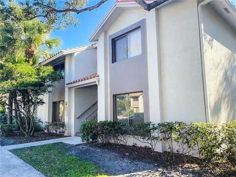 3212 Coral Lake Ln, Coral Springs, FL 33065