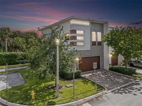 4460 NW 8th Pl, Plantation, FL 33317