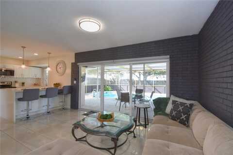 609 S Crescent Dr, Hollywood, FL 33021