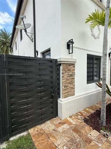 16433 SW 52nd St, Miami, FL 33185