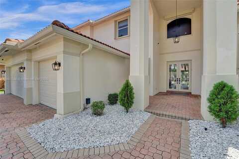 1727 Victoria Pointe Cir, Weston, FL 33327