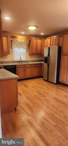 33 MAPLEDALE AVENUE, GLEN BURNIE, MD 21061