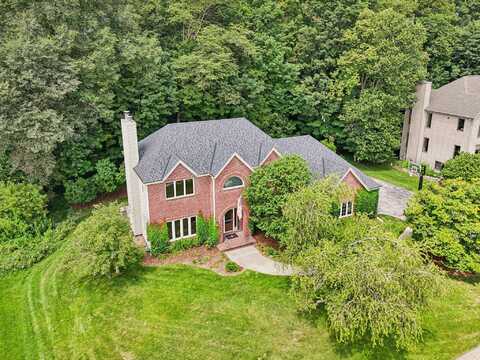 452 River Bluff Cir, Oconomowoc, WI 53066
