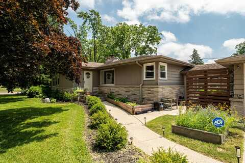 10015 W Glendale Ave, Wauwatosa, WI 53225