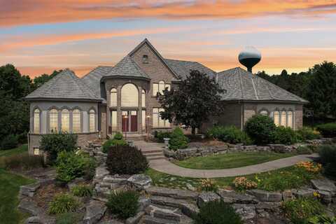 1012 N Bluespruce Cir, Hartland, WI 53029