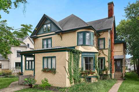 233 9th St, La Crosse, WI 54601