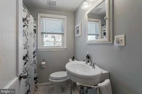 121 ROCK GLEN ROAD, WYNNEWOOD, PA 19096