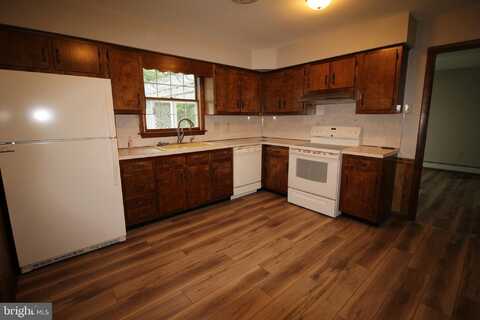 6421 WHITE OAK ROAD, CHRISTIANA, PA 17509