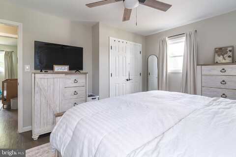 30 ROCK ROYAL ROAD, HAMILTON, NJ 08620