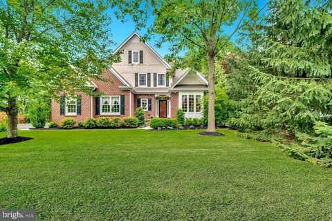 4 DANSER DRIVE, CRANBURY, NJ 08512
