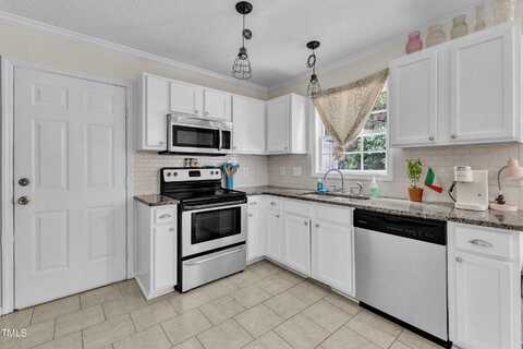 1024 Laurel Leaf Road, Zebulon, NC 27597