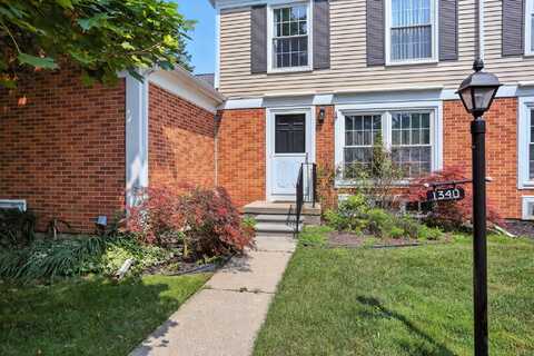 1340 Kings Cove, Rochester Hills, MI 48306