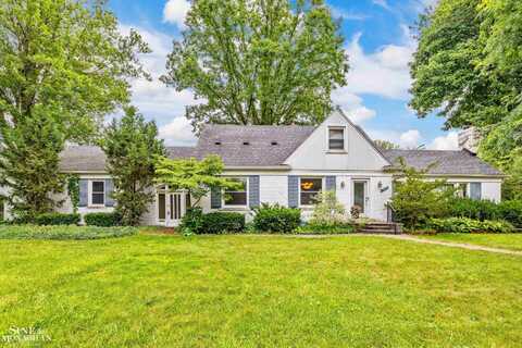 19980 W Clairview Court, Grosse Pointe Woods, MI 48236