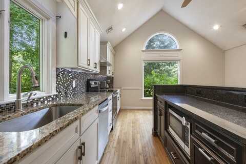 2136 Winthrop St, Dighton, MA 02764