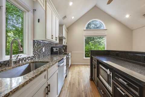 2136 Winthrop St, Dighton, MA 02764
