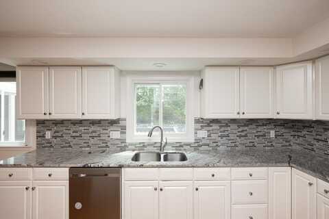 9 Heidi Ln, Grafton, MA 01519