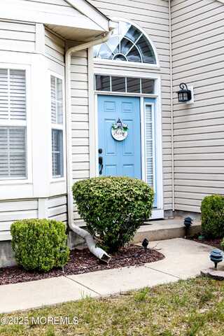 18 Florian Court, Manchester, NJ 08759
