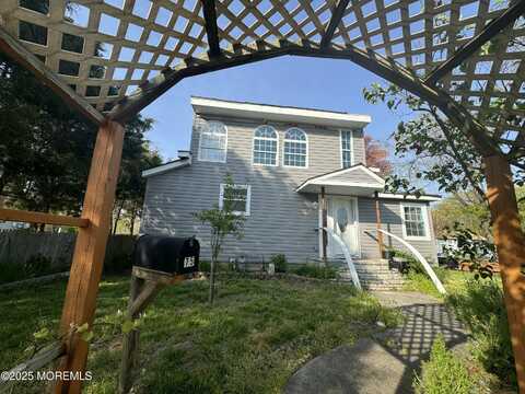 15 Twilight Avenue, Keansburg, NJ 07734