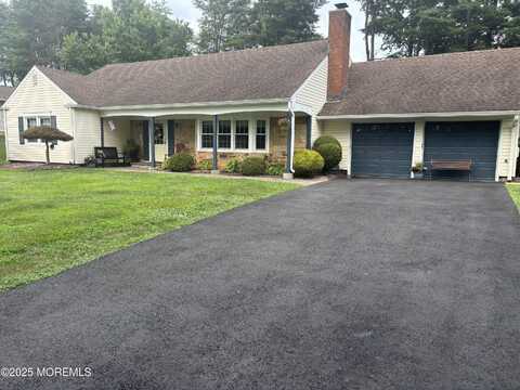 40 Smallwood Lane, Manalapan, NJ 07726