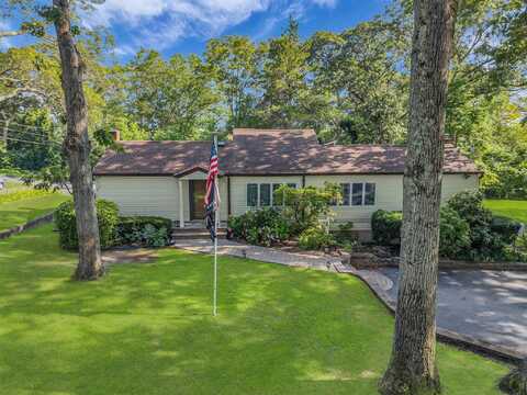 4 Highland Avenue, Farmingville, NY 11738