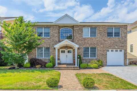 111 Hampton Way, Merrick, NY 11566