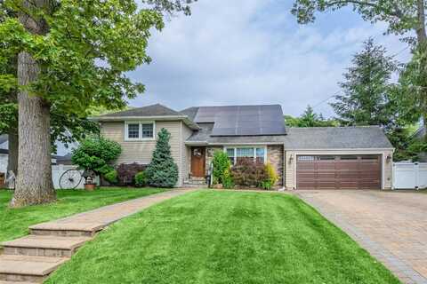 82 Algonquin Avenue, Massapequa, NY 11758