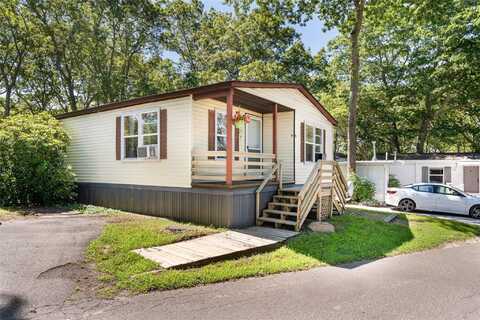 229 W Montauk Highway, Hampton Bays, NY 11946