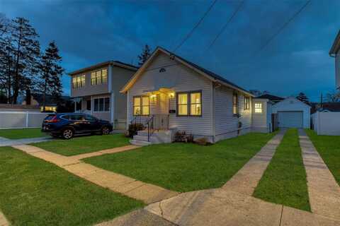 15 Jefferson Avenue, Bellmore, NY 11710