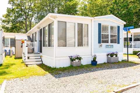 9 Bourne Avenue, Wells, ME 04090