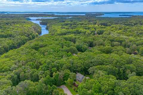 15 Goldenrod Lane, Falmouth, ME 04105