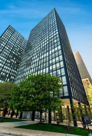 880 N Lake Shore Drive, Chicago, IL 60611