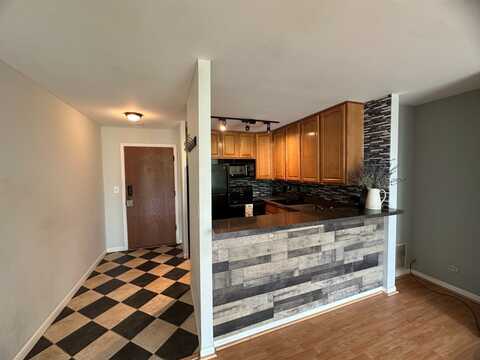 5820 Oakwood Drive, Lisle, IL 60532