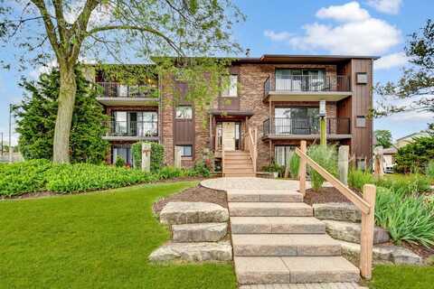 47 Pier Drive, Westmont, IL 60559