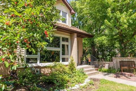1611 Cleveland Street, Evanston, IL 60202