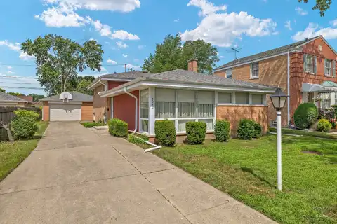 8240 Springfield Avenue N, Skokie, IL 60076
